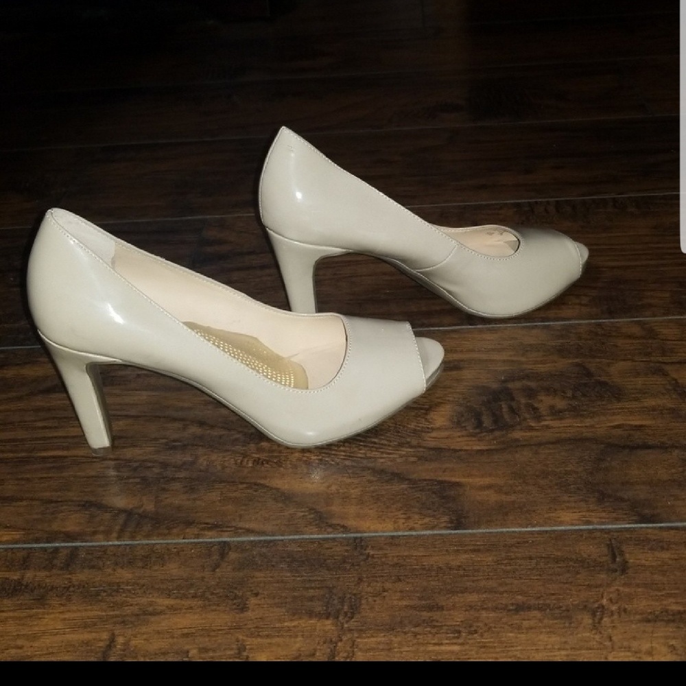 Open toe shoes